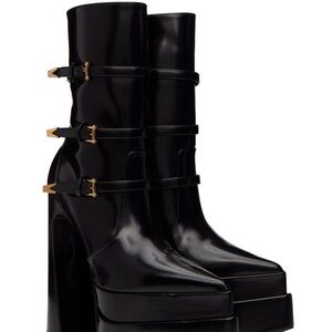New !!! Timeless boots . Runs small
